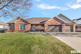 2121 Lake Crest Drive, Springfield, IL 62712