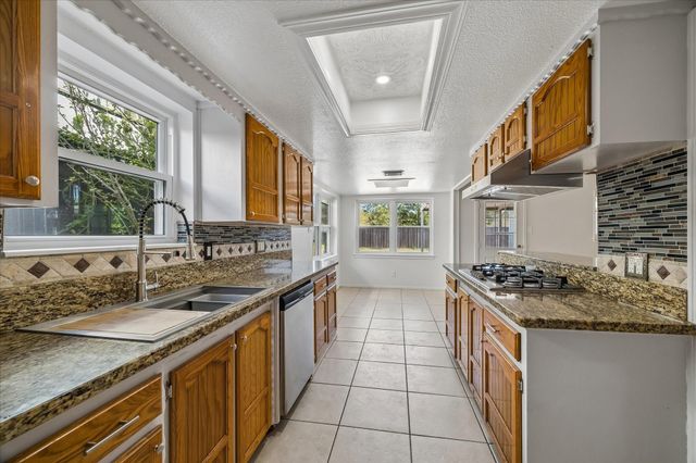 631 Lexington Square, Humble, TX 77338