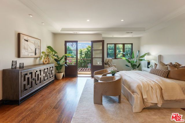 509 S Gretna Green Way, Los Angeles, CA 90049