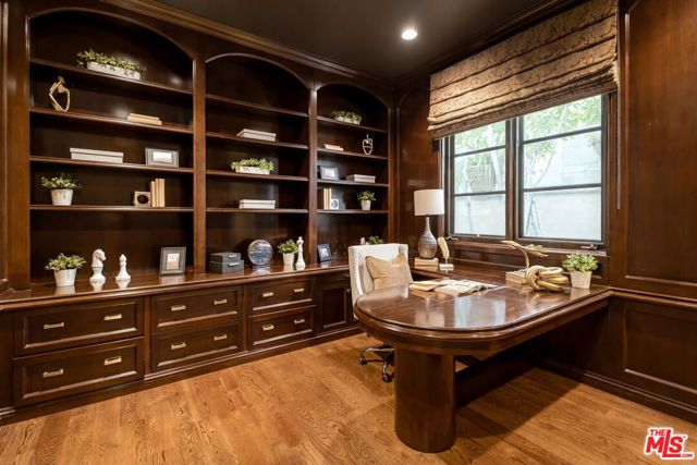 509 S Gretna Green Way, Los Angeles, CA 90049