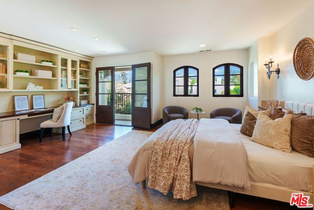509 S Gretna Green Way, Los Angeles, CA 90049