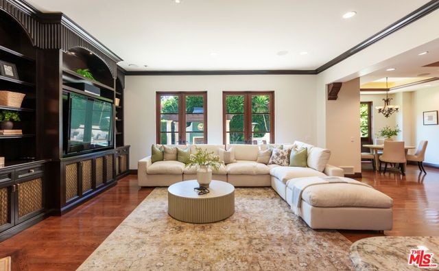 509 S Gretna Green Way, Los Angeles, CA 90049