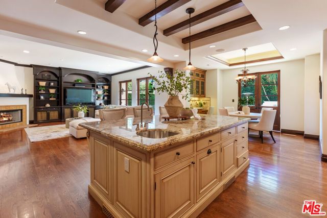 509 S Gretna Green Way, Los Angeles, CA 90049