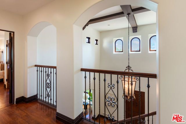 509 S Gretna Green Way, Los Angeles, CA 90049