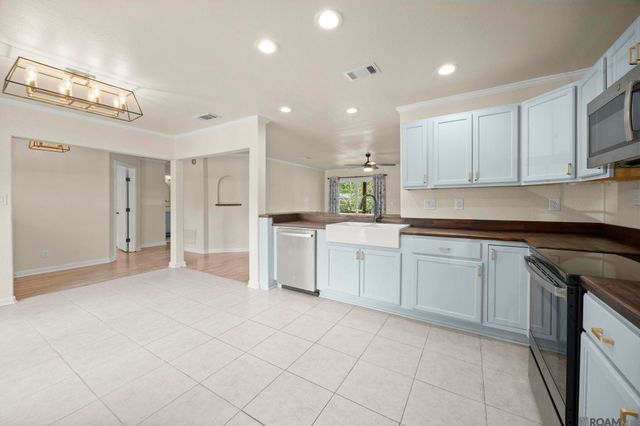 7541 Summer Place Dr, Baton Rouge, LA 70811