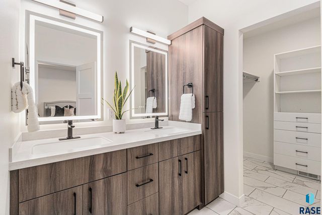 2904 Dunraven Ave Avenue, Sioux Falls, SD 57110