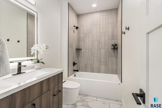 2904 Dunraven Ave Avenue, Sioux Falls, SD 57110