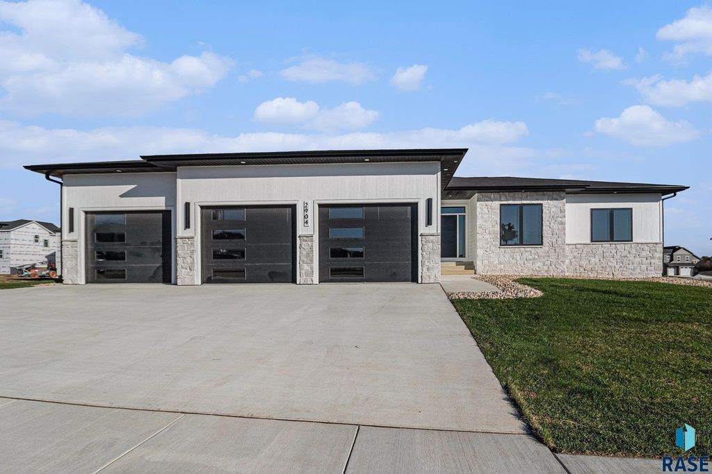 2904 Dunraven Ave Avenue, Sioux Falls, SD 57110