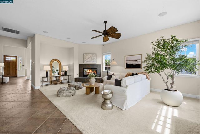 5260 Hiddencrest Ct, Concord, CA 94521