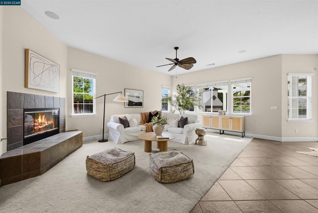 5260 Hiddencrest Ct, Concord, CA 94521