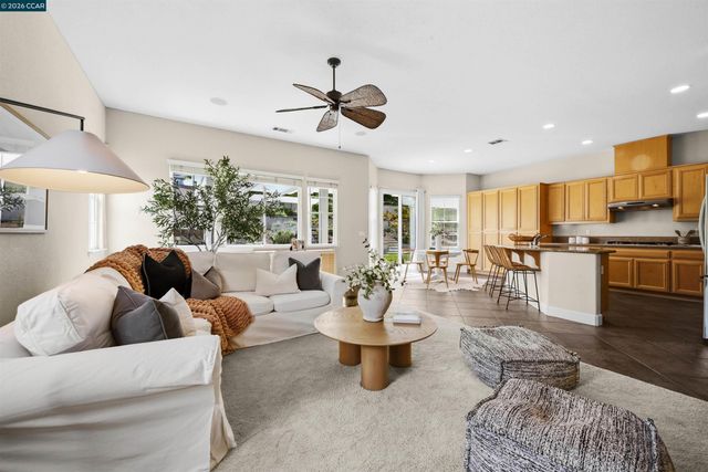 5260 Hiddencrest Ct, Concord, CA 94521
