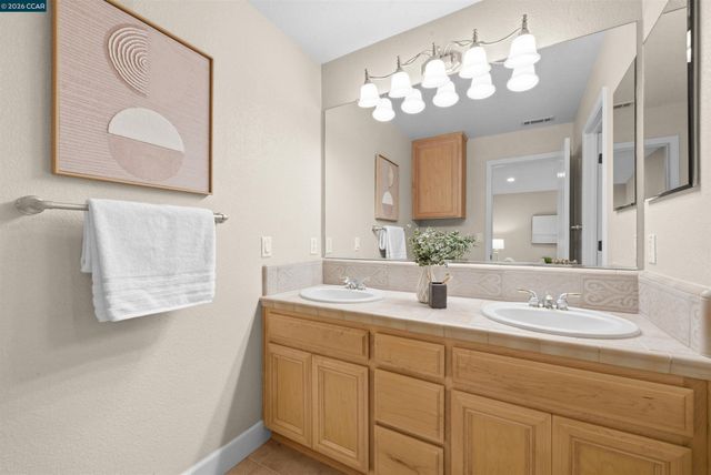 5260 Hiddencrest Ct, Concord, CA 94521