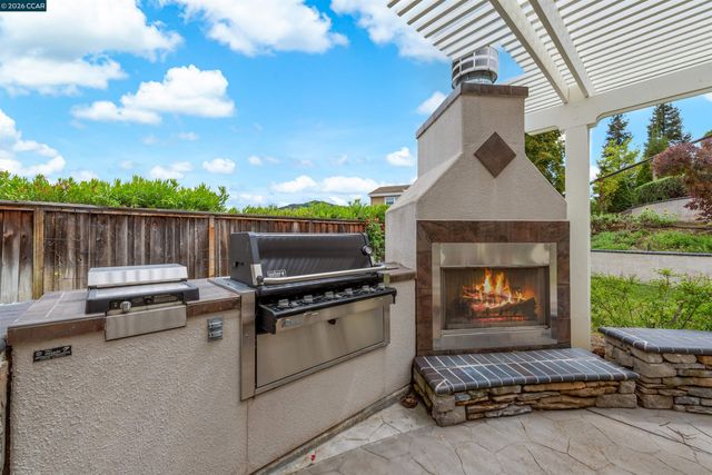 5260 Hiddencrest Ct, Concord, CA 94521