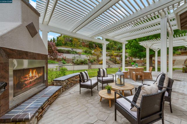 5260 Hiddencrest Ct, Concord, CA 94521