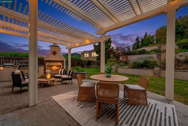 5260 Hiddencrest Ct, Concord, CA 94521