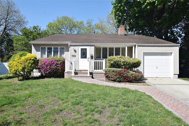 10 Tacoma Lane 1, Syosset, NY 11791