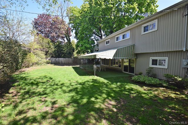 10 Tacoma Lane 1, Syosset, NY 11791