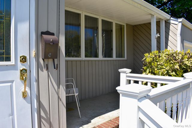 10 Tacoma Lane 1, Syosset, NY 11791
