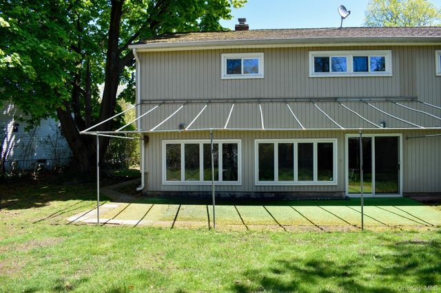 10 Tacoma Lane 1, Syosset, NY 11791