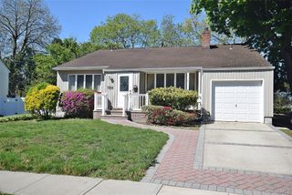 10 Tacoma Lane 1, Syosset, NY 11791