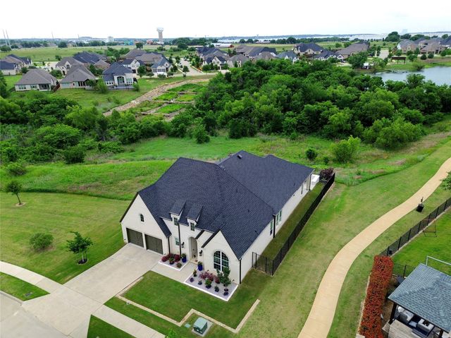 1300 Highpoint Way, Roanoke, TX 76262