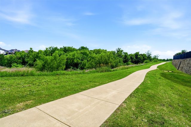 1300 Highpoint Way, Roanoke, TX 76262