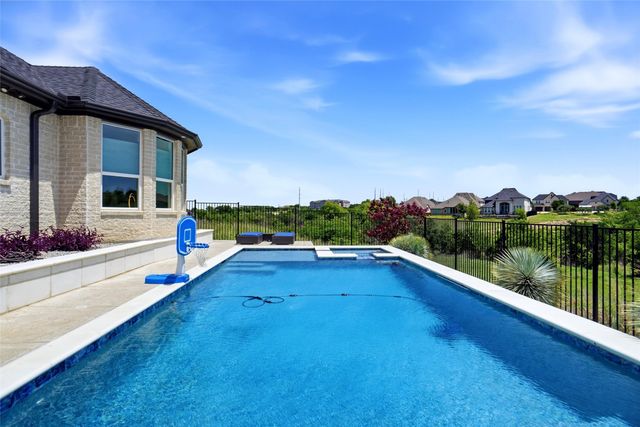1300 Highpoint Way, Roanoke, TX 76262