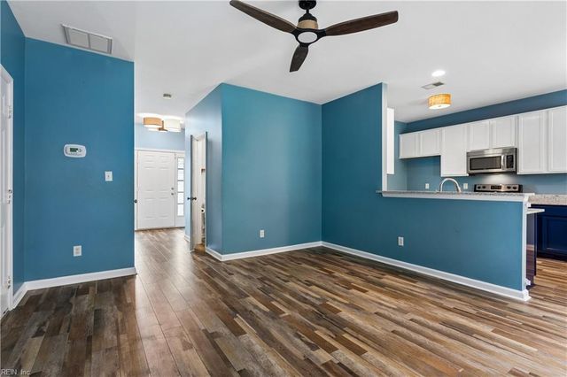 6823 Watch Harbour Circle, Hayes, VA 23072