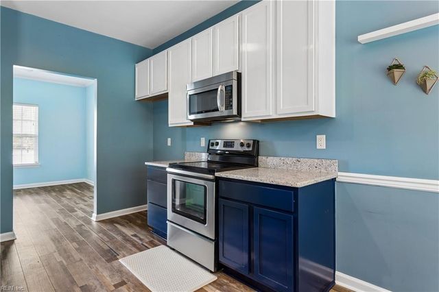 6823 Watch Harbour Circle, Hayes, VA 23072