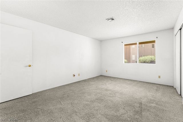 6867 Tamarus Street 104, Las Vegas, NV 89119