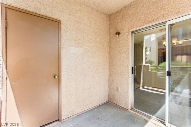 6867 Tamarus Street 104, Las Vegas, NV 89119