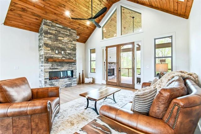 1250 Owen Glen Drive, Blairsville, GA 30512