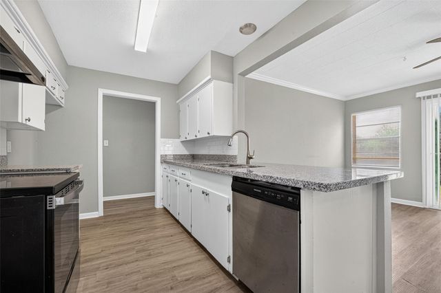 805 N 12th Street, La Porte, TX 77571
