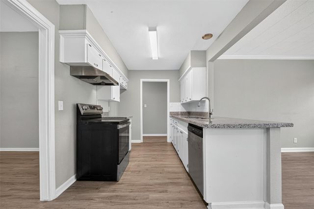 805 N 12th Street, La Porte, TX 77571