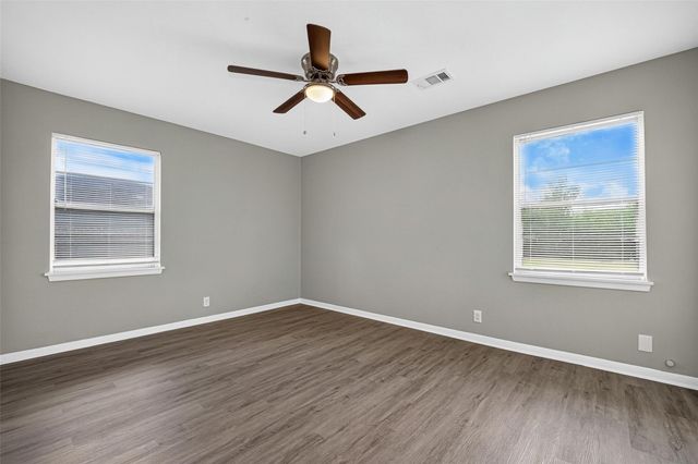 805 N 12th Street, La Porte, TX 77571