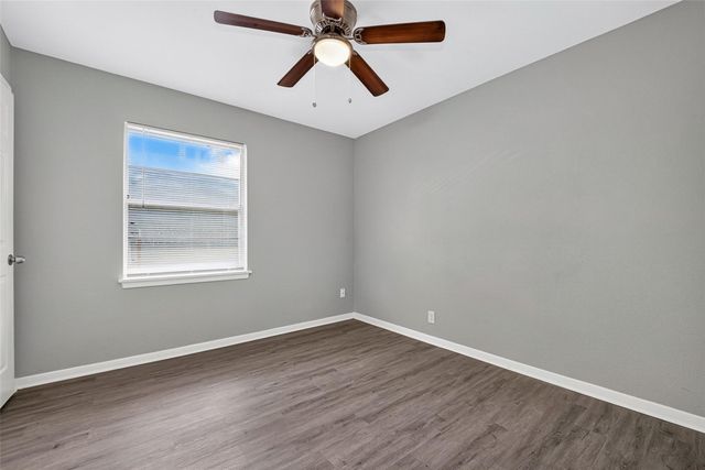 805 N 12th Street, La Porte, TX 77571