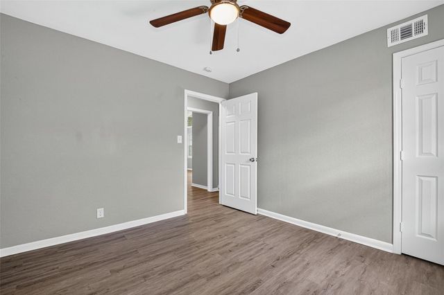 805 N 12th Street, La Porte, TX 77571