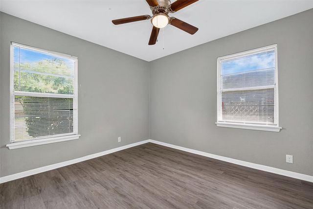 805 N 12th Street, La Porte, TX 77571