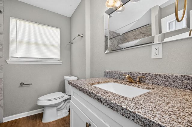 805 N 12th Street, La Porte, TX 77571