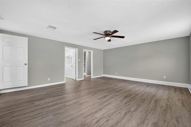 805 N 12th Street, La Porte, TX 77571