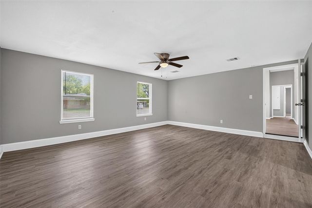 805 N 12th Street, La Porte, TX 77571