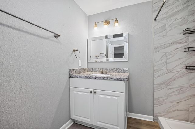 805 N 12th Street, La Porte, TX 77571