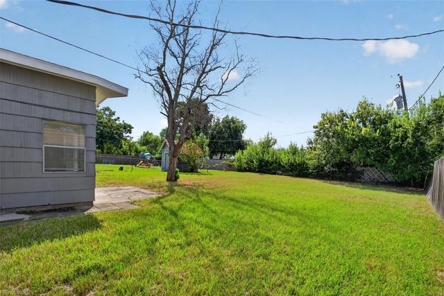 805 N 12th Street, La Porte, TX 77571