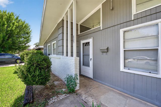 805 N 12th Street, La Porte, TX 77571