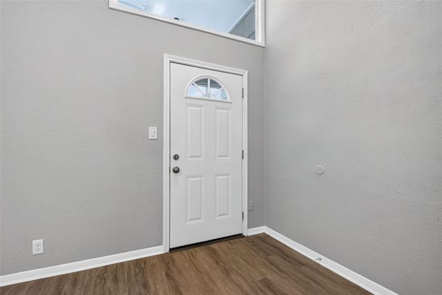 805 N 12th Street, La Porte, TX 77571