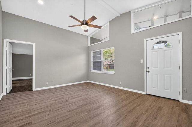 805 N 12th Street, La Porte, TX 77571