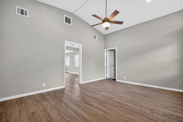 805 N 12th Street, La Porte, TX 77571