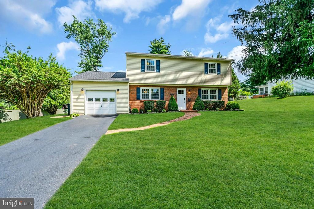 11 ROYAL OAK RD, Lawrenceville, NJ 08648