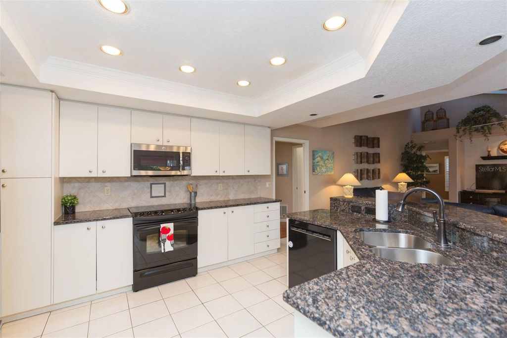 Image 15 of property listing at 9108 CANBERLEY DRIVE, Tampa, FL 33647