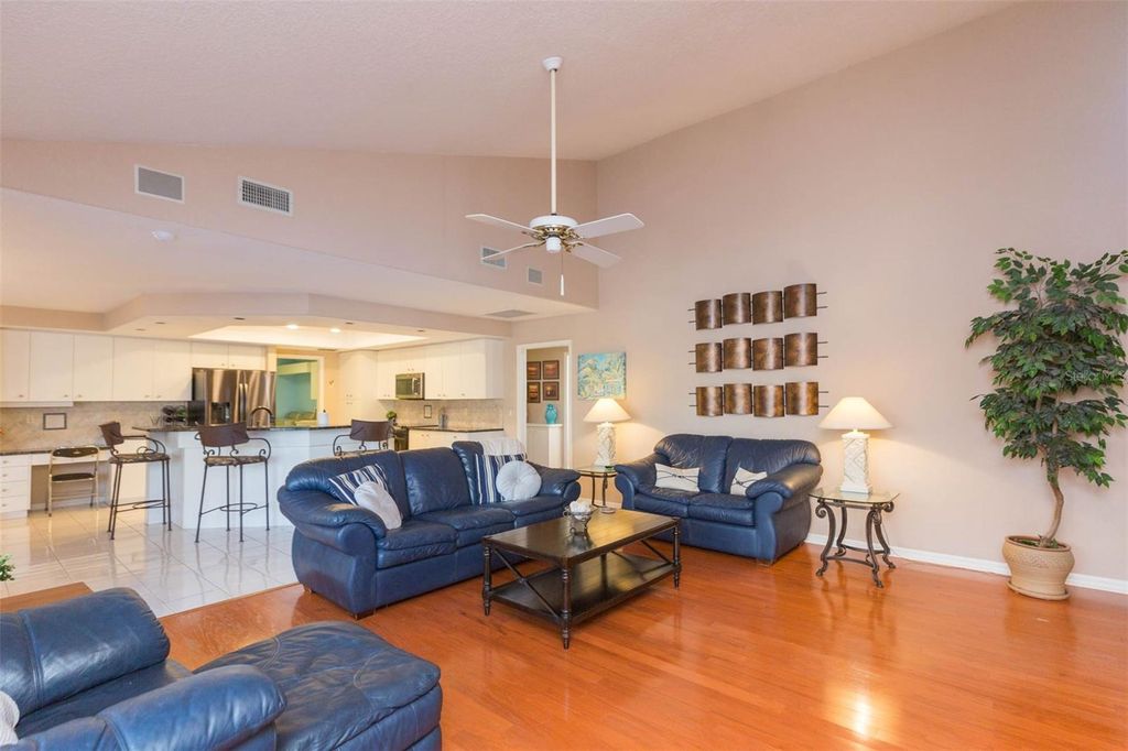 Image 19 of property listing at 9108 CANBERLEY DRIVE, Tampa, FL 33647